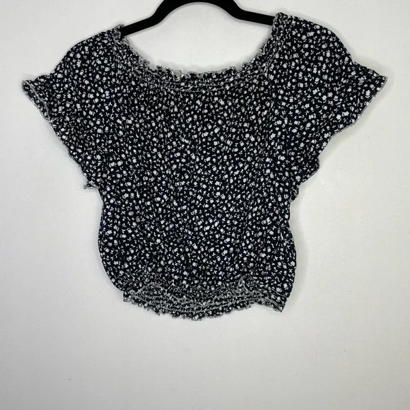 Brandy Melville dark ditsy floral cropped top - Picture 6 of 7